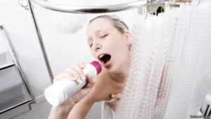 Singing under the shower to learn spanish