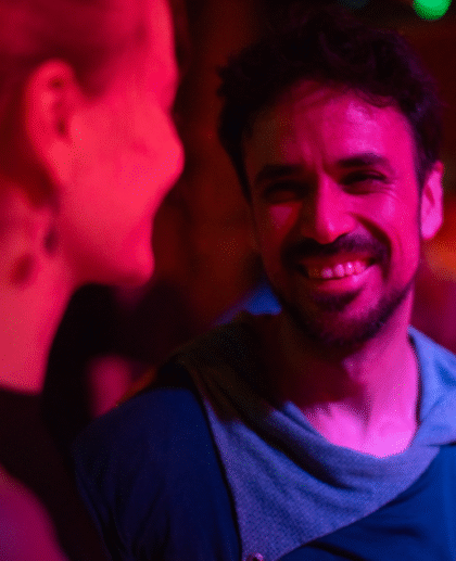 student spanish Smiling at milonga