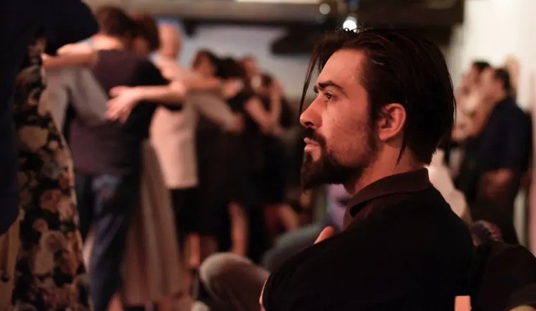 Man looking cabeceo milonga tango